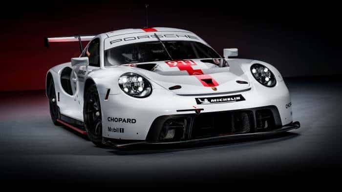 Porsche 911 RSR Race Car Elegance — desktop wallpaper